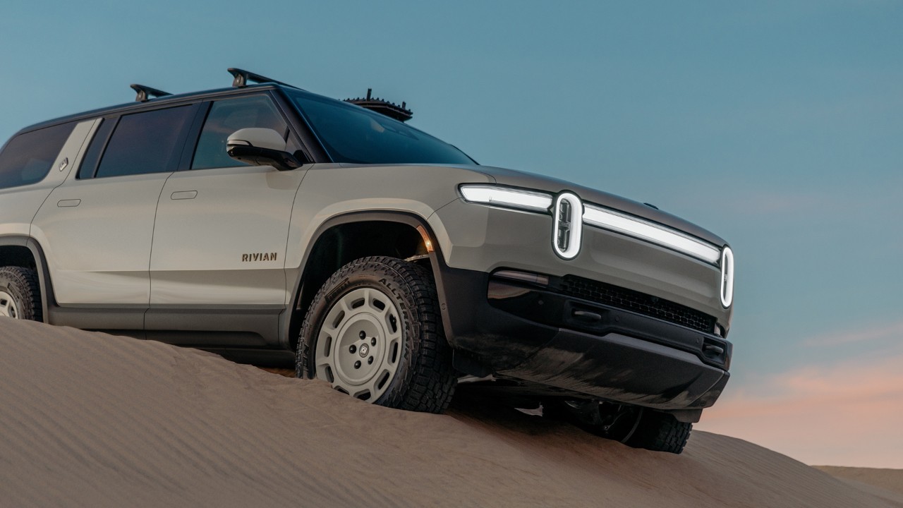 Immagine di un Rivian offroad.